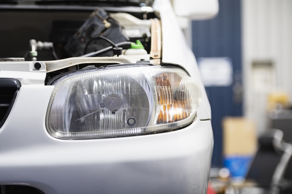 放置するのは危ない？ヘッドライトの曇りの原因とその解消方法を紹介